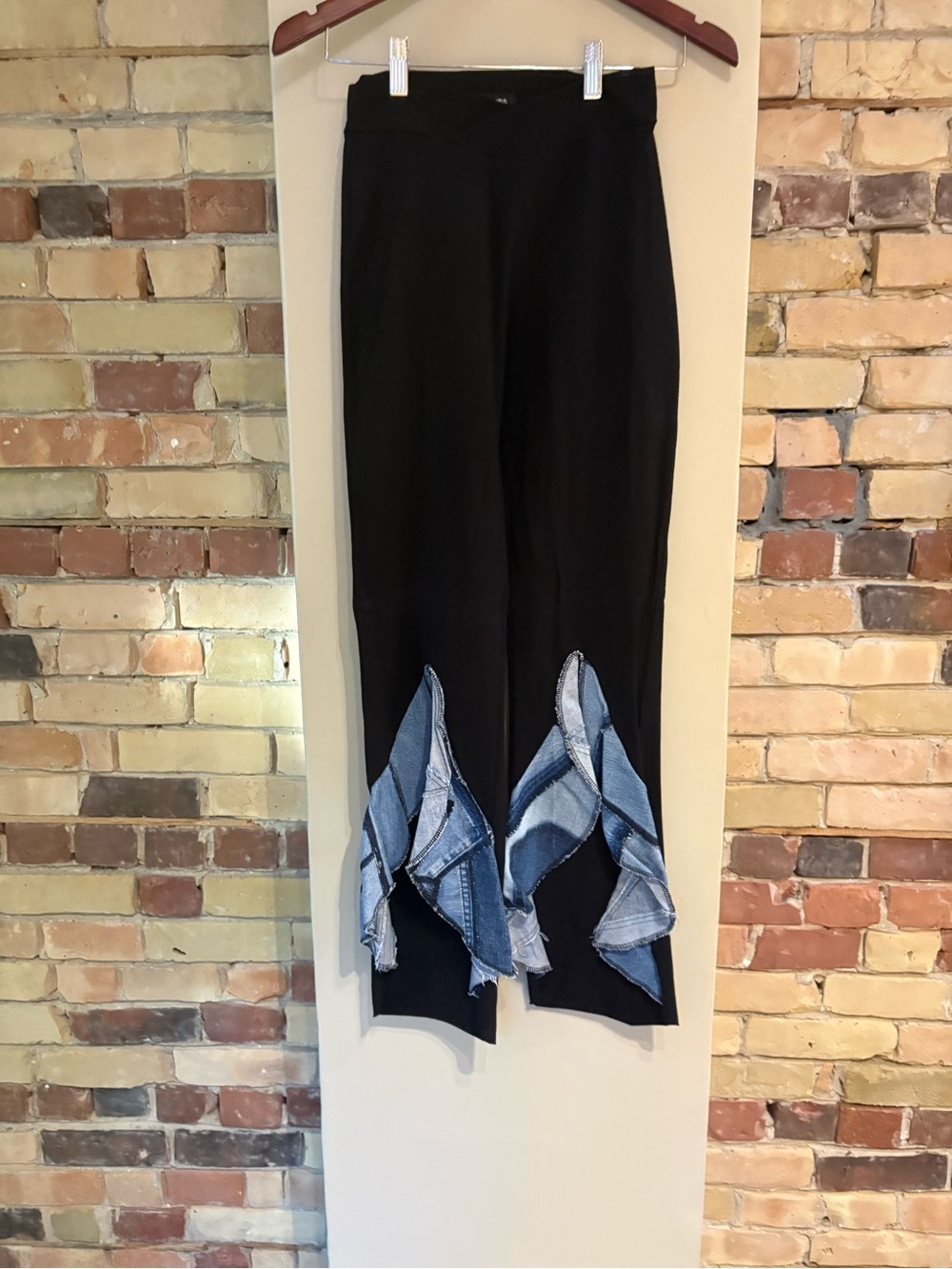 Rock 'N Karma Black Leggings with Denim Ruffle Hem - Medium
